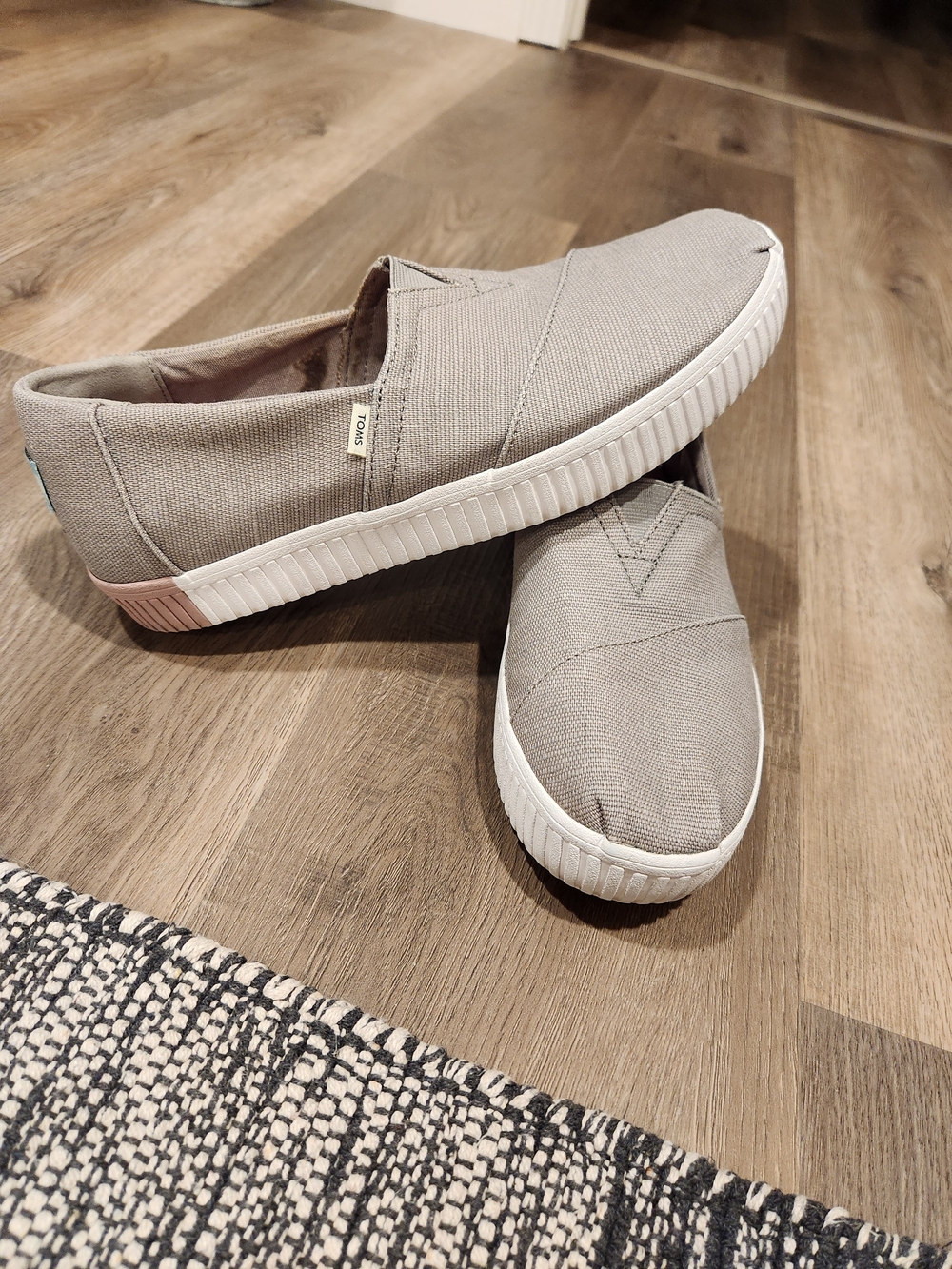 Toms Slip-On Women's Sneakers – Gray Canvas- Size 9